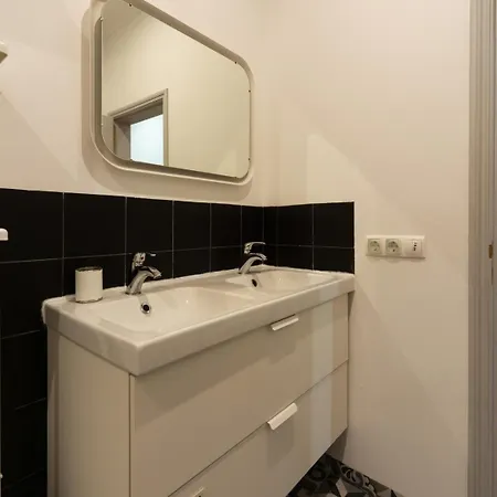 Old Style Fully Renewed And Spacious 3-bed Appartement Lissabon
