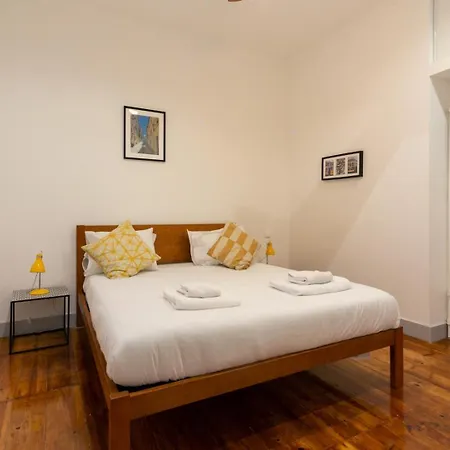 Old Style Fully Renewed And Spacious 3-bed Appartement Lissabon