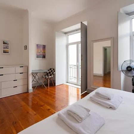 Old Style Fully Renewed And Spacious 3-bed * 리스본