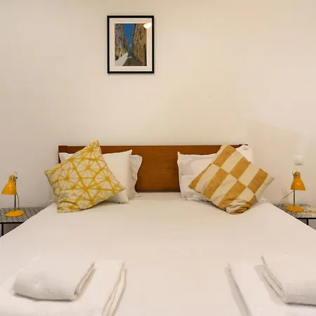 Old Style Fully Renewed And Spacious 3-bed 리스본
