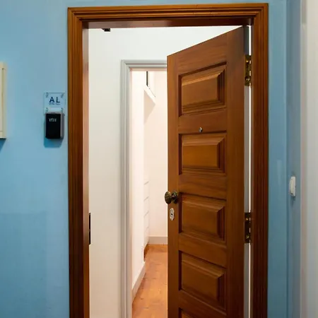 Old Style Fully Renewed And Spacious 3-bed Lisboa