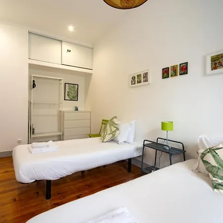 Old Style Fully Renewed And Spacious 3-bed * Lisboa