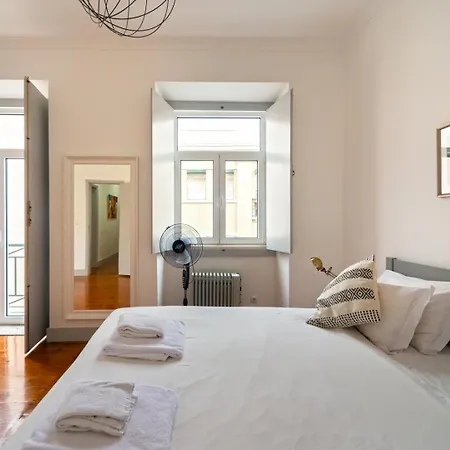 Lägenhet Old Style Fully Renewed And Spacious 3-bed Lisboa