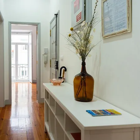 Lejlighed Old Style Fully Renewed And Spacious 3-bed *