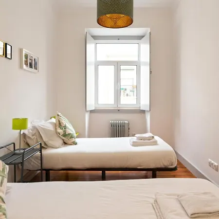 Lejlighed Old Style Fully Renewed And Spacious 3-bed *