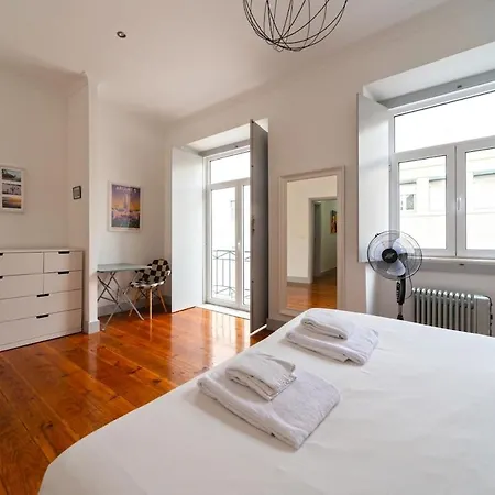 Old Style Fully Renewed And Spacious 3-bed * Lisbon
