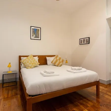 Old Style Fully Renewed And Spacious 3-bed Apartment Lisbon