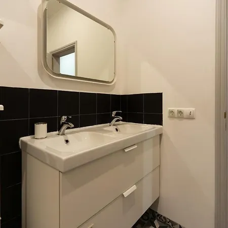 Apartment Old Style Fully Renewed And Spacious 3-bed *