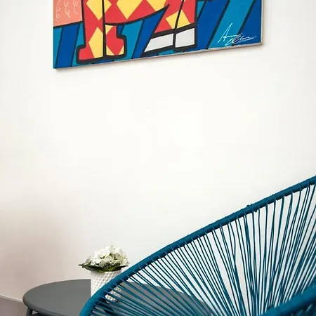 Old Style Fully Renewed And Spacious 3-bed Apartment *