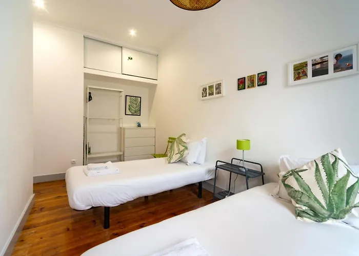 Old Style Fully Renewed And Spacious 3-bed * Lisboa