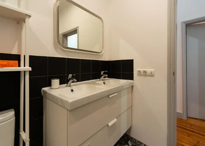 Old Style Fully Renewed And Spacious 3-bed شقة Lisboa