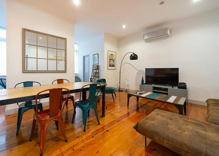 Old Style Fully Renewed And Spacious 3-bed *