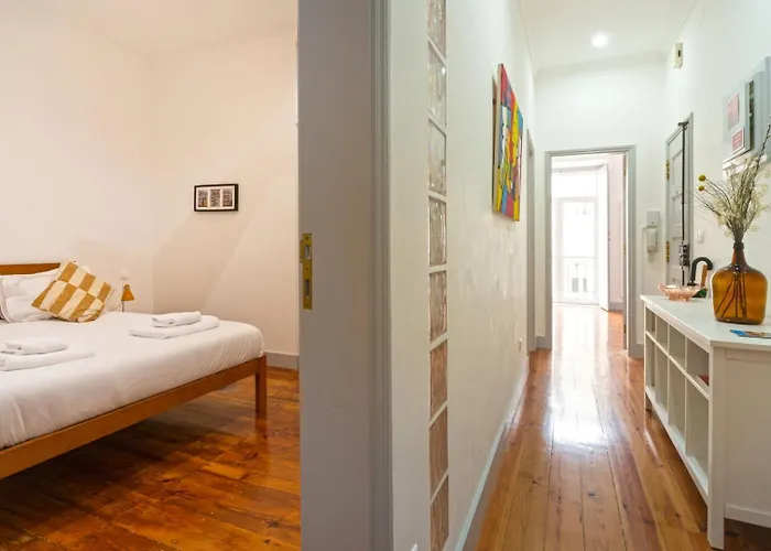 Old Style Fully Renewed And Spacious 3-bed * Lisboa