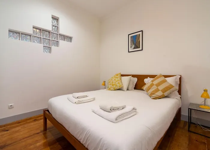 Old Style Fully Renewed And Spacious 3-bed شقة