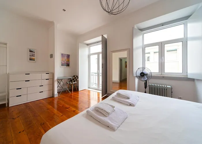 Old Style Fully Renewed And Spacious 3-bed Lisboa