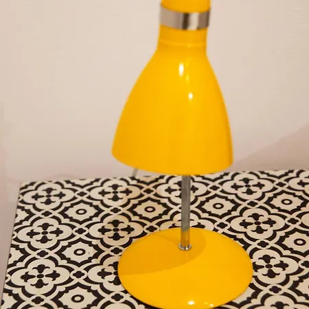 Old Style Fully Renewed And Spacious 3-bed דירה *