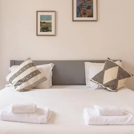 דירה Old Style Fully Renewed And Spacious 3-bed ליסבון